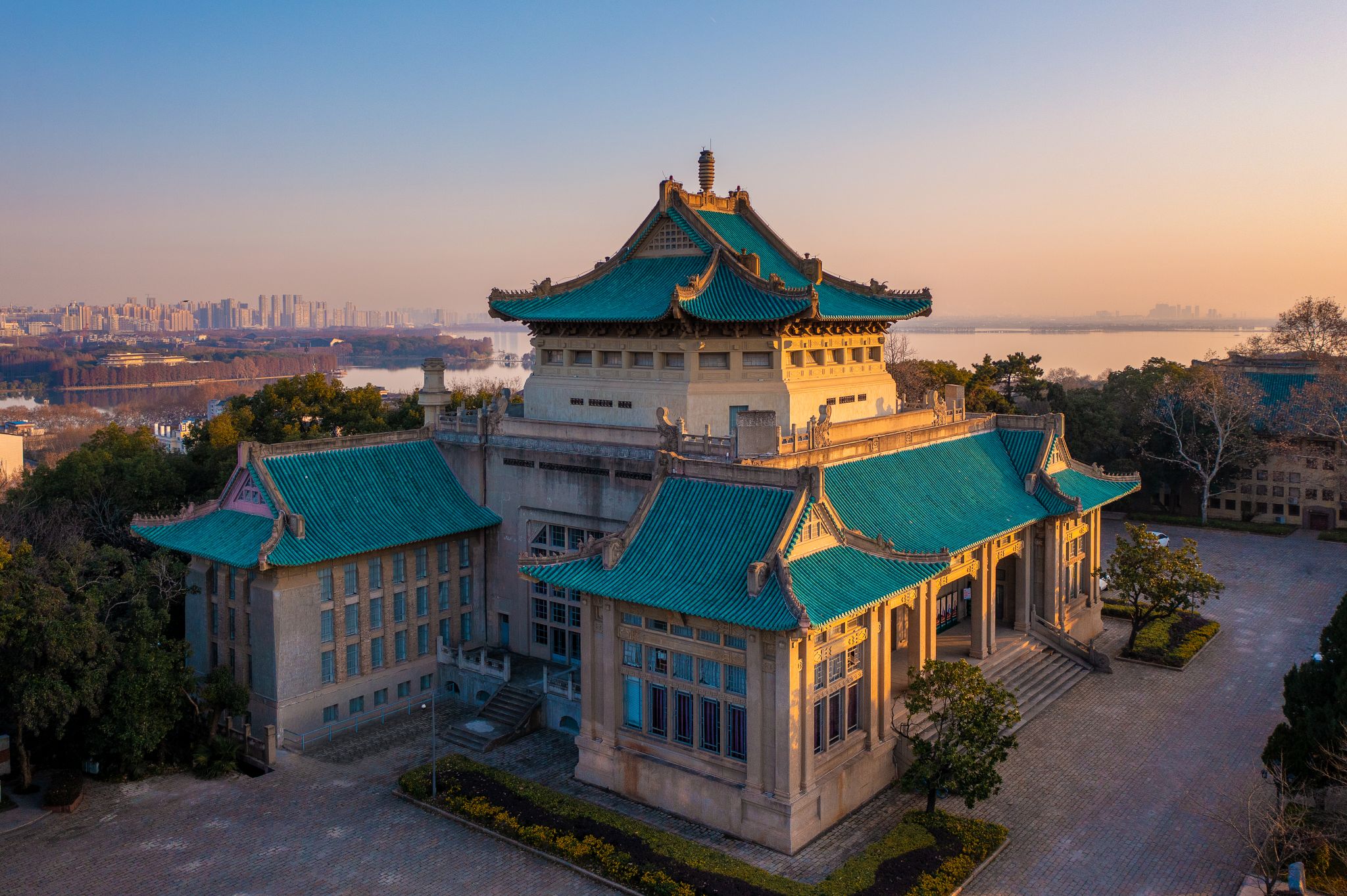 武汉大学